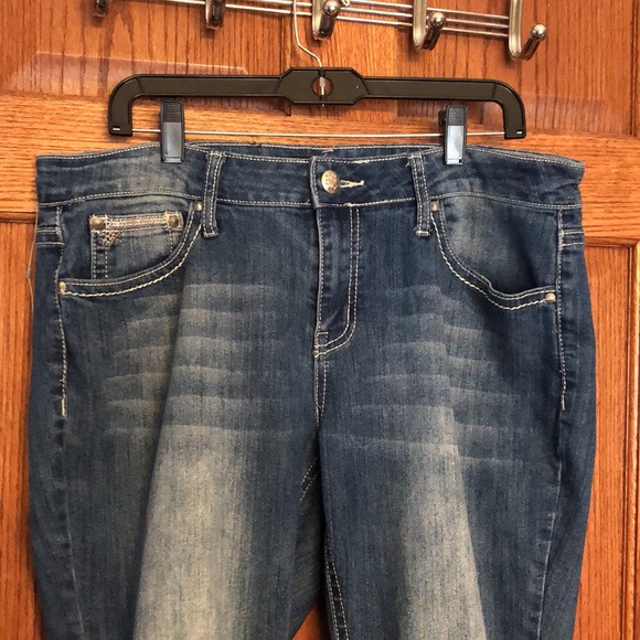 NEW LISTING! Rockin Denim Capris - Picture 2 of 8